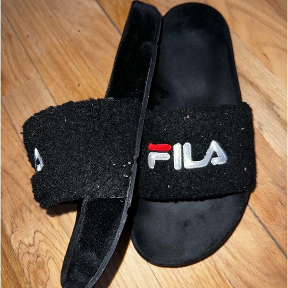 Fila Sherpa Slides - Picture 1 of 3